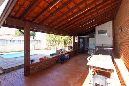 Casa à venda com 270m², 5 quartos e 4 vagasVaranda