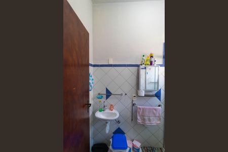 Casa à venda com 270m², 5 quartos e 4 vagasBanheiro da Suíte 02