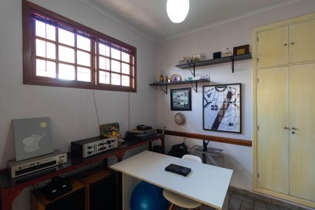 Casa à venda com 270m², 5 quartos e 4 vagasEscritório