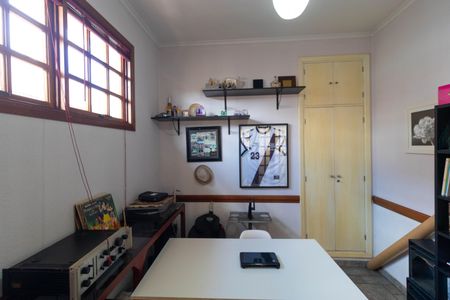 Casa à venda com 270m², 5 quartos e 4 vagasEscritório