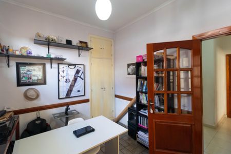 Casa à venda com 270m², 5 quartos e 4 vagasEscritório