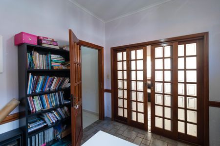 Casa à venda com 270m², 5 quartos e 4 vagasEscritório