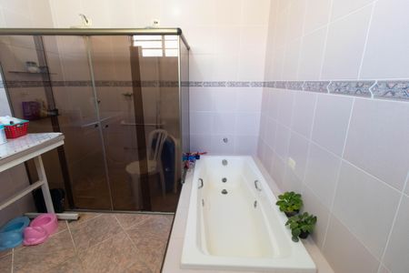 Casa à venda com 270m², 5 quartos e 4 vagasBanheiro da Suíte 01