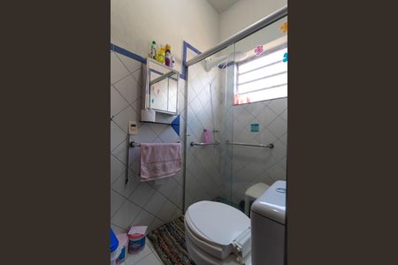 Casa à venda com 270m², 5 quartos e 4 vagasBanheiro da Suíte 02