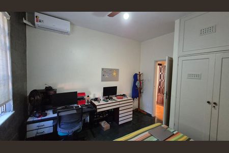 Casa à venda com 400m², 4 quartos e 5 vagas Casa à venda com 400m², 4 quartos e 5 vagasQuarto 1