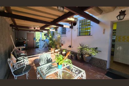 Casa à venda com 400m², 4 quartos e 5 vagas Casa à venda com 400m², 4 quartos e 5 vagasÁrea Externa