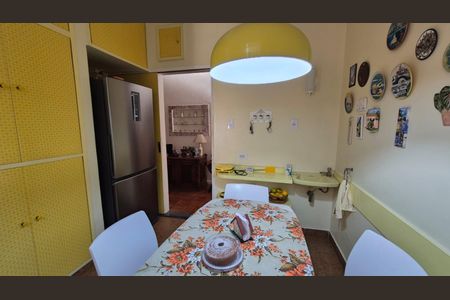 Casa à venda com 400m², 4 quartos e 5 vagas Casa à venda com 400m², 4 quartos e 5 vagasCozinha