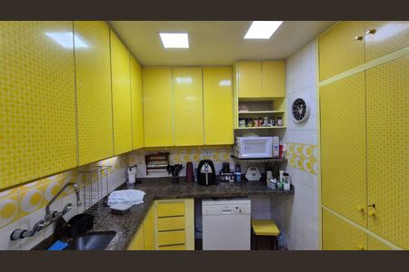 Casa à venda com 400m², 4 quartos e 5 vagas Casa à venda com 400m², 4 quartos e 5 vagasCozinha