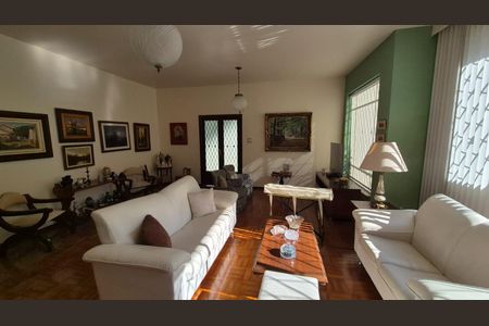 Casa à venda com 400m², 4 quartos e 5 vagas Casa à venda com 400m², 4 quartos e 5 vagasLoft