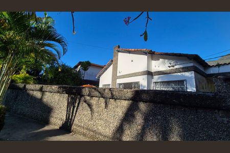Casa à venda com 400m², 4 quartos e 5 vagas Casa à venda com 400m², 4 quartos e 5 vagasFachada