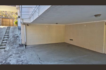 Casa à venda com 400m², 4 quartos e 5 vagas Casa à venda com 400m², 4 quartos e 5 vagasGaragem