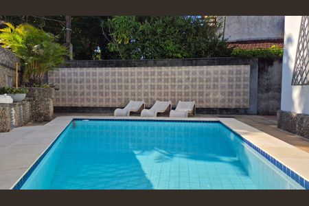 Casa à venda com 400m², 4 quartos e 5 vagas Casa à venda com 400m², 4 quartos e 5 vagasPiscina