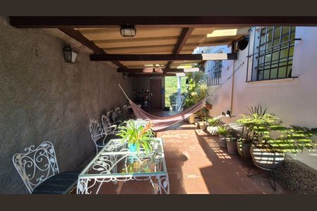Casa à venda com 400m², 4 quartos e 5 vagas Casa à venda com 400m², 4 quartos e 5 vagasÁrea Externa