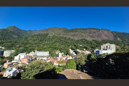 Casa à venda com 400m², 4 quartos e 5 vagas Casa à venda com 400m², 4 quartos e 5 vagasVista