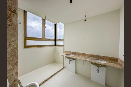 Apartamento à venda com 149m², 3 quartos e 1 vaga Apartamento à venda com 149m², 3 quartos e 1 vagaBanheiro da Suíte 1