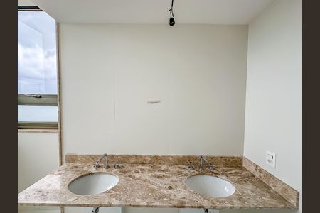 Apartamento à venda com 149m², 3 quartos e 1 vaga Apartamento à venda com 149m², 3 quartos e 1 vagaBanheiro da Suíte 1