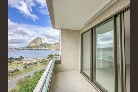 Apartamento à venda com 149m², 3 quartos e 1 vaga Apartamento à venda com 149m², 3 quartos e 1 vagaSacada/Sala