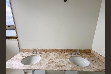 Apartamento à venda com 149m², 3 quartos e 1 vaga Apartamento à venda com 149m², 3 quartos e 1 vagaBanheiro/Suite 1