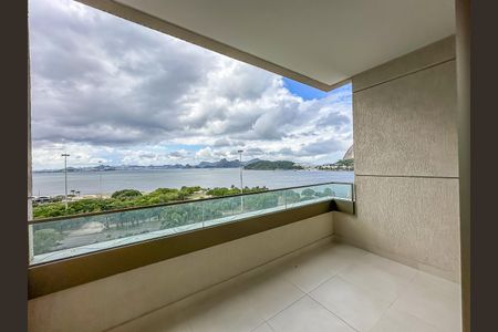 Apartamento à venda com 149m², 3 quartos e 1 vaga Apartamento à venda com 149m², 3 quartos e 1 vagaSacada/Sala