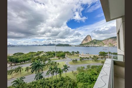 Apartamento à venda com 149m², 3 quartos e 1 vaga Apartamento à venda com 149m², 3 quartos e 1 vagaSacada/Sala