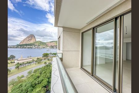 Apartamento à venda com 149m², 3 quartos e 1 vaga Apartamento à venda com 149m², 3 quartos e 1 vagaSacada/Sala