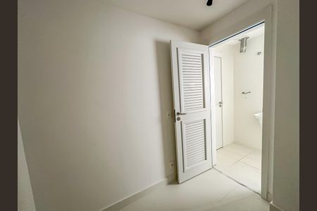 Apartamento à venda com 149m², 3 quartos e 1 vaga Apartamento à venda com 149m², 3 quartos e 1 vagaQuarto de Serviço