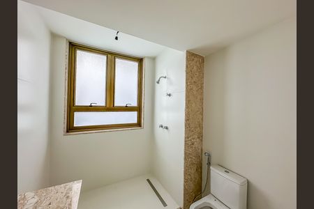 Apartamento à venda com 180m², 3 quartos e 1 vagaBanheiro da Suíte 1