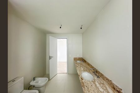 Apartamento à venda com 180m², 3 quartos e 1 vagaBanheiro da Suíte 1