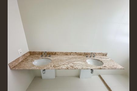 Apartamento à venda com 180m², 3 quartos e 1 vagaBanheiro da Suíte 1