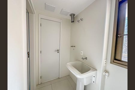 Apartamento à venda com 180m², 3 quartos e 1 vagaÁrea de Serviço