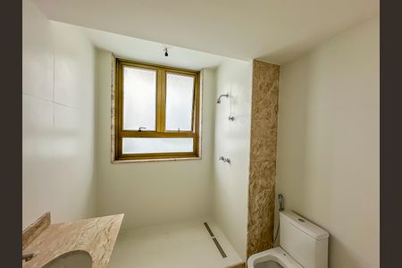 Apartamento à venda com 180m², 3 quartos e 1 vaga Apartamento à venda com 180m², 3 quartos e 1 vagaBanheiro da Suíte 1