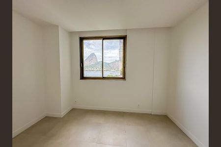 Apartamento à venda com 180m², 3 quartos e 1 vaga Apartamento à venda com 180m², 3 quartos e 1 vagaSuíte 2