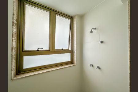 Apartamento à venda com 180m², 3 quartos e 1 vaga Apartamento à venda com 180m², 3 quartos e 1 vagaBanheiro da Suíte 1