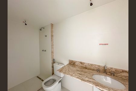 Apartamento à venda com 180m², 3 quartos e 1 vaga Apartamento à venda com 180m², 3 quartos e 1 vagaBanheiro da Suíte 2