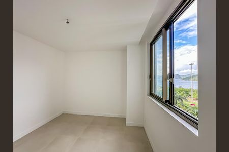 Apartamento à venda com 180m², 3 quartos e 1 vaga Apartamento à venda com 180m², 3 quartos e 1 vagaSuíte 2