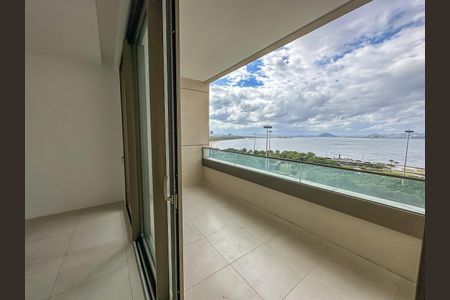 Apartamento à venda com 180m², 3 quartos e 1 vaga Apartamento à venda com 180m², 3 quartos e 1 vagaSacada