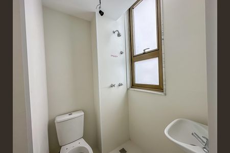 Apartamento à venda com 180m², 3 quartos e 1 vaga Apartamento à venda com 180m², 3 quartos e 1 vagaBanheiro de Serviço
