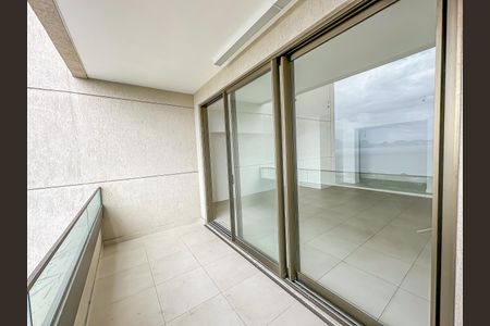 Apartamento à venda com 180m², 3 quartos e 1 vaga Apartamento à venda com 180m², 3 quartos e 1 vagaSacada