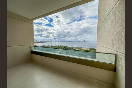 Apartamento à venda com 180m², 3 quartos e 1 vaga Apartamento à venda com 180m², 3 quartos e 1 vagaSacada