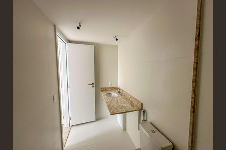 Apartamento à venda com 180m², 3 quartos e 1 vaga Apartamento à venda com 180m², 3 quartos e 1 vagaBanheiro da Suíte 3