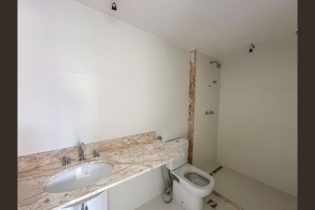 Apartamento à venda com 180m², 3 quartos e 1 vaga Apartamento à venda com 180m², 3 quartos e 1 vagaBanheiro da Suíte 3