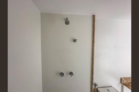 Apartamento à venda com 180m², 3 quartos e 1 vaga Apartamento à venda com 180m², 3 quartos e 1 vagaBanheiro da Suíte 2