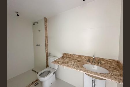 Apartamento à venda com 180m², 3 quartos e 1 vaga Apartamento à venda com 180m², 3 quartos e 1 vagaBanheiro da Suíte 2