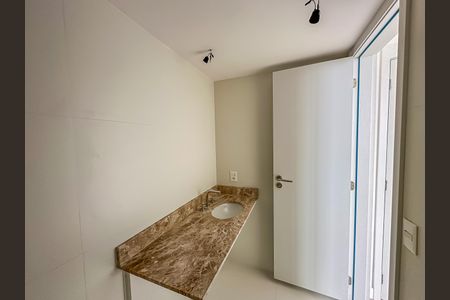 Apartamento à venda com 180m², 3 quartos e 1 vaga Apartamento à venda com 180m², 3 quartos e 1 vagaBanheiro da Suíte 2