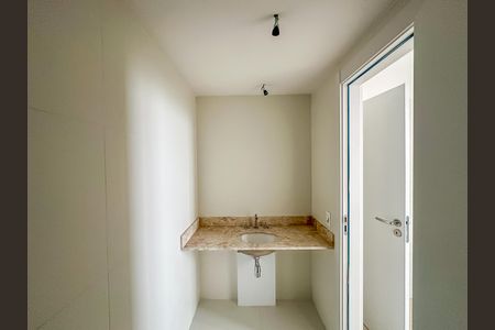 Apartamento à venda com 147m², 3 quartos e 1 vaga Apartamento à venda com 147m², 3 quartos e 1 vagaBanheiro da Suíte 2