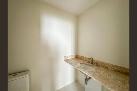 Apartamento à venda com 147m², 3 quartos e 1 vaga Apartamento à venda com 147m², 3 quartos e 1 vagaBanheiro da Suíte 2