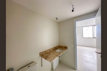 Apartamento à venda com 147m², 3 quartos e 1 vaga Apartamento à venda com 147m², 3 quartos e 1 vagaBanheiro da Suíte 1
