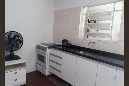 Casa à venda com 230m², 2 quartos e 2 vagas Casa à venda com 230m², 2 quartos e 2 vagasCozinha