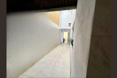Casa à venda com 120m², 2 quartos e 2 vagas Casa à venda com 120m², 2 quartos e 2 vagasCorredor