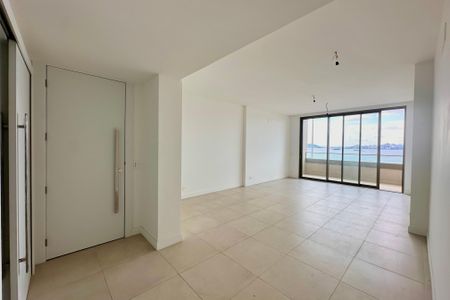 Apartamento à venda com 147m², 3 quartos e 1 vaga Apartamento à venda com 147m², 3 quartos e 1 vagaSala